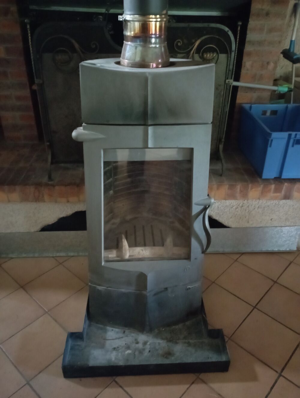 Fourneau &agrave; bois marque invicta en tr&egrave;s bon &eacute;tat Electroménager