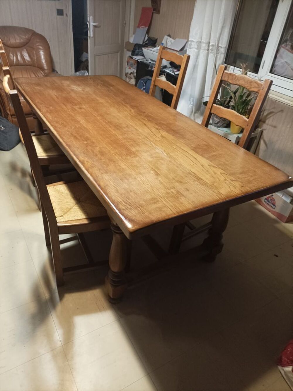 Grande table rustique en ch&ecirc;ne massif. Meubles