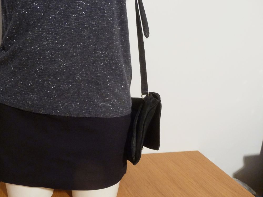 Sac &agrave; Main en Daim Noir avec Rabat Aimant&eacute;- Petite Mendigote Maroquinerie