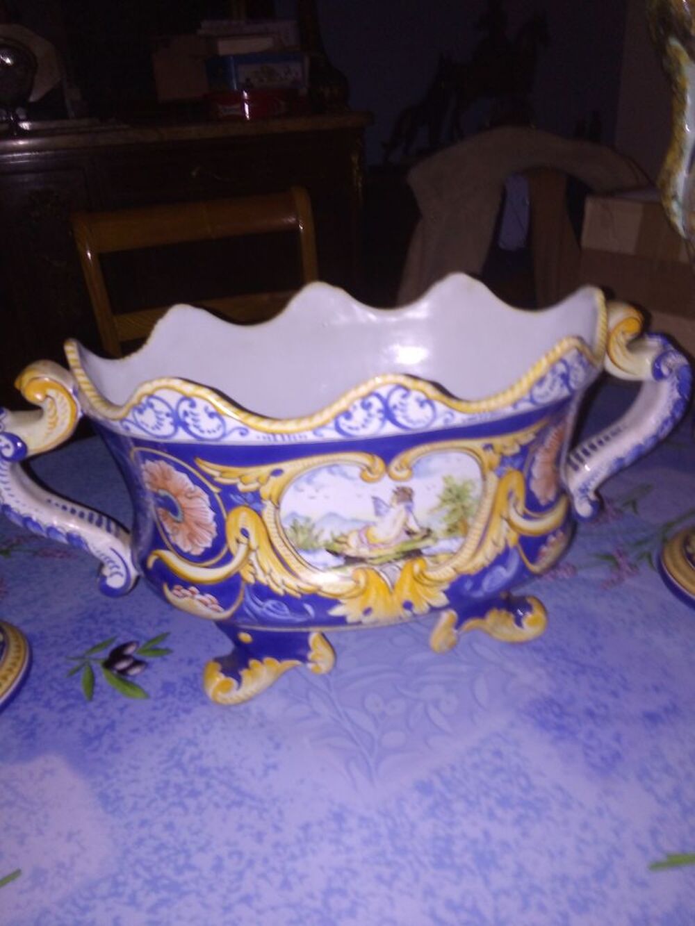 Paire de vases Nevers et cache pot 