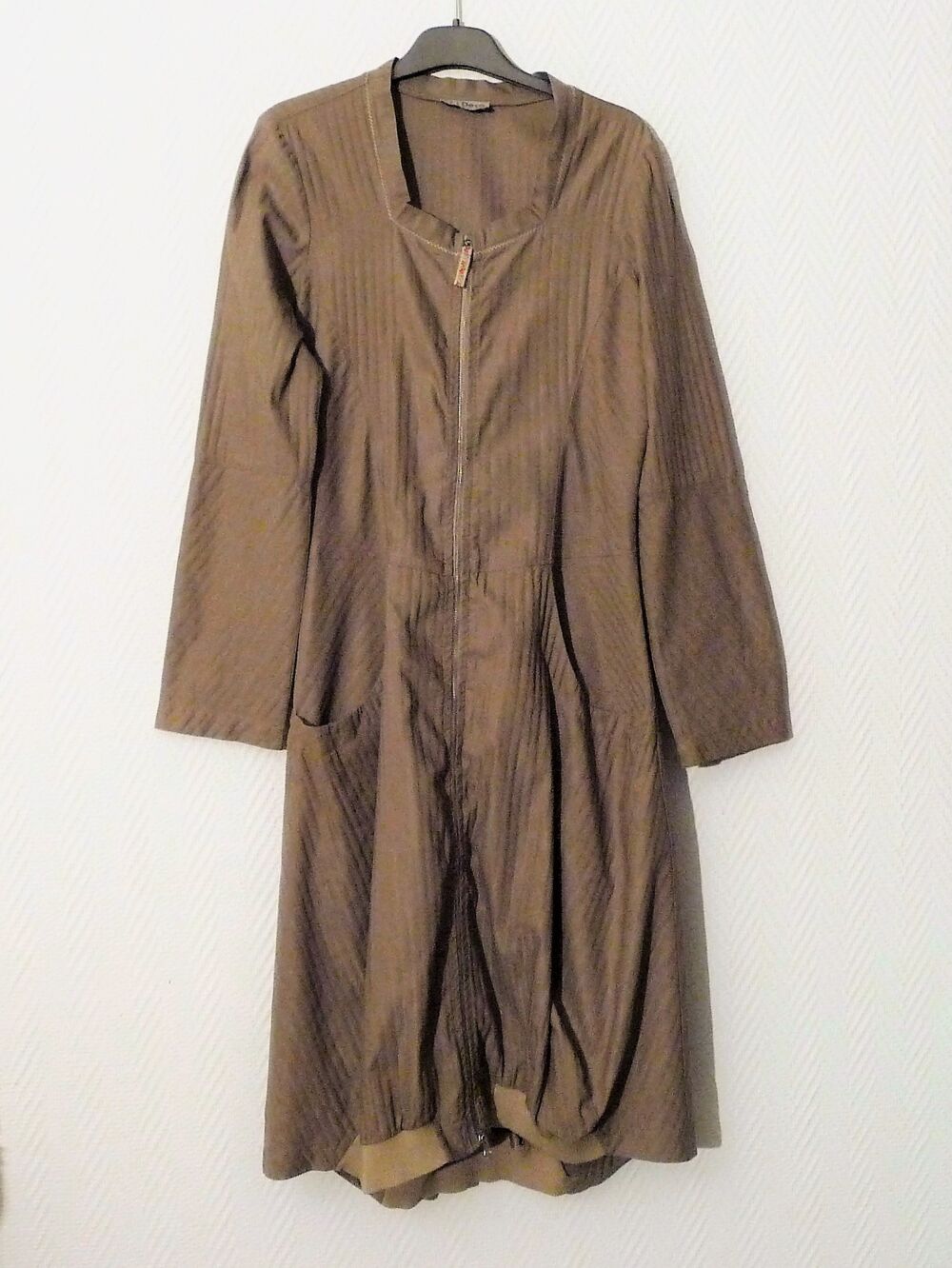 Veste Cintr&eacute;e Longue et L&eacute;g&egrave;re Beige &agrave; Manches Longues- Deca Vêtements