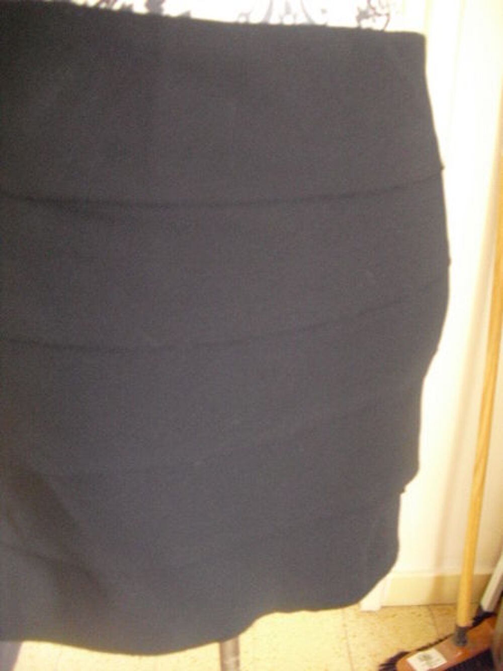 JUPE NOIRE NEUVE volants plaqu&eacute;s RINASCIMENTO TAILLE XS Vêtements