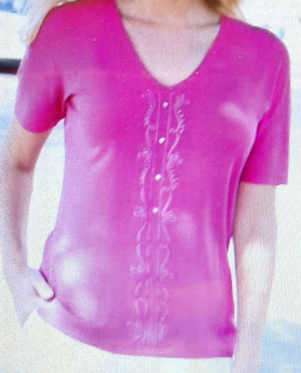  pull l&eacute;ger rose brod&eacute; avec strass T 40 - 42 ou 42 Vêtements