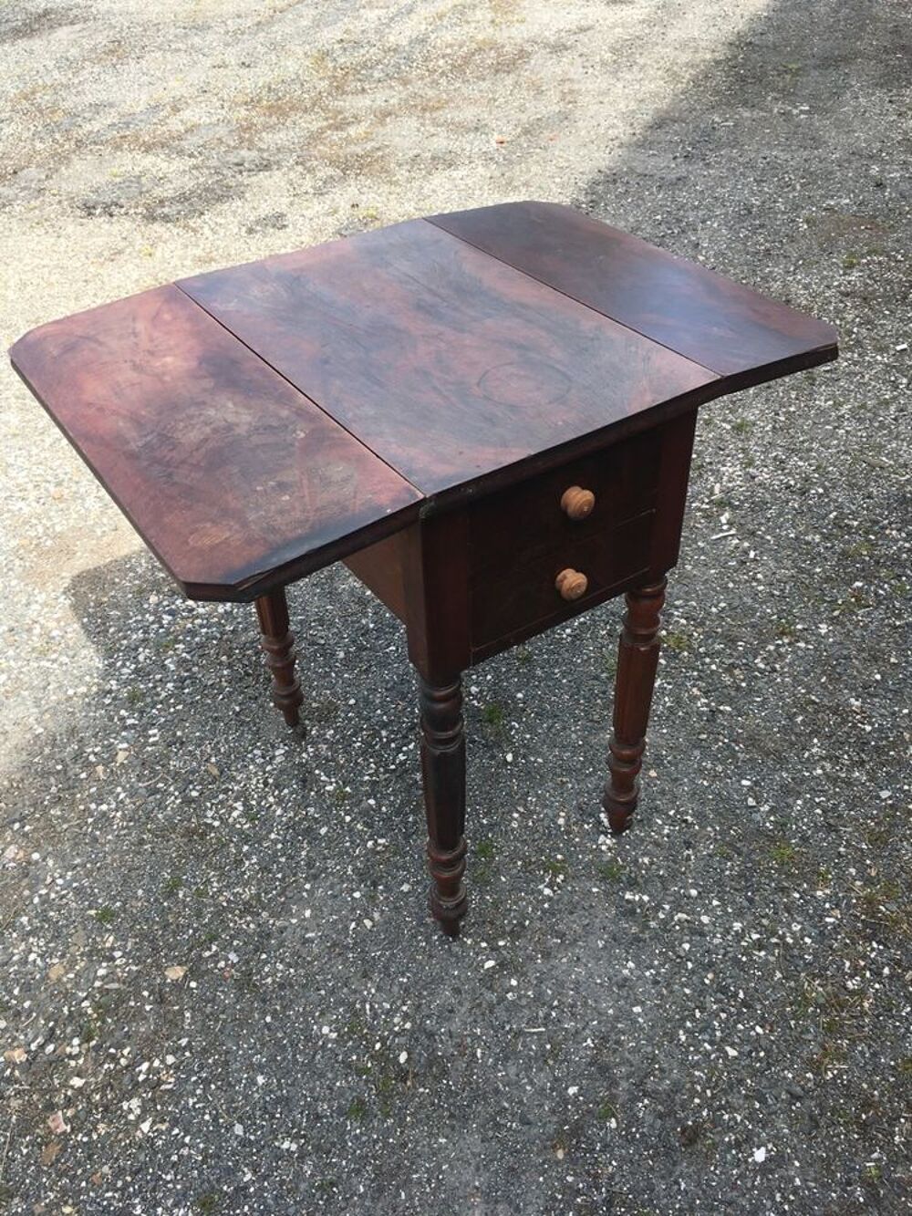 Chevet/tablette &agrave; volet/table de nuit Meubles