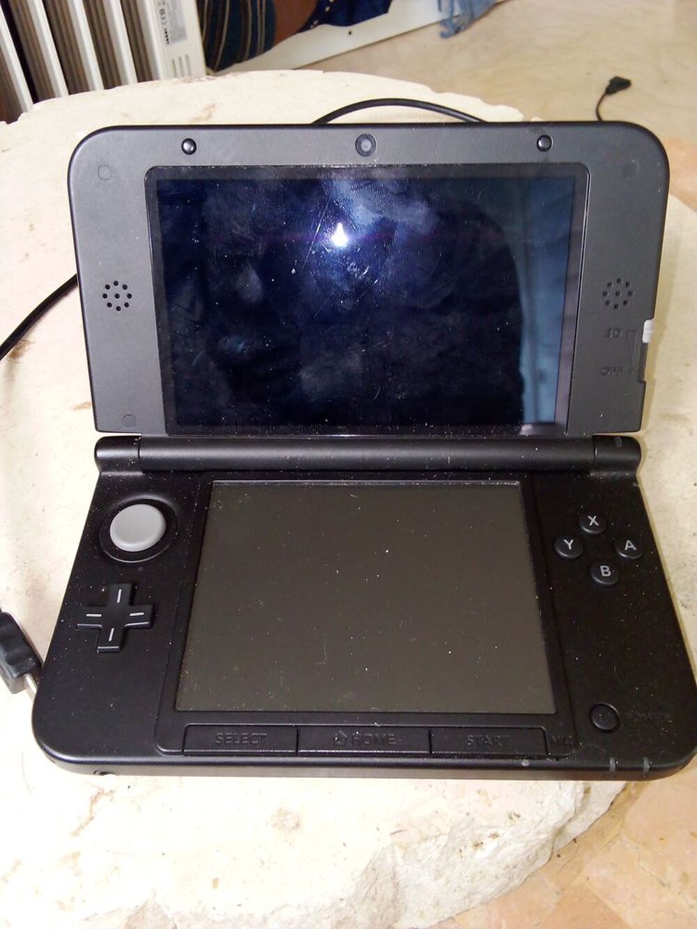 Nintendo 3DS avec les accessoires d'origine, &eacute;tat neuf, Consoles et jeux vidos