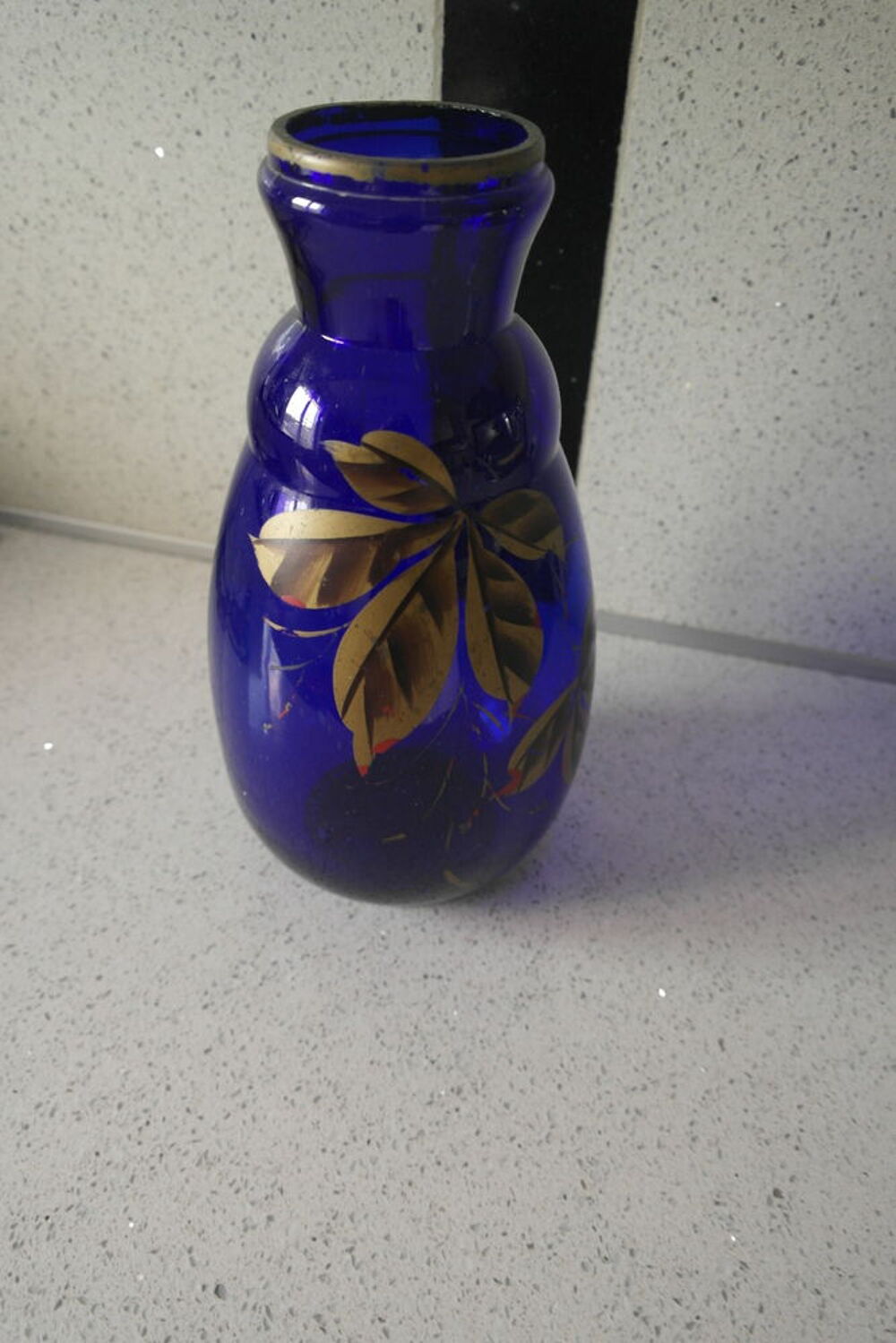 Vase bleu sign&eacute; Rues Décoration