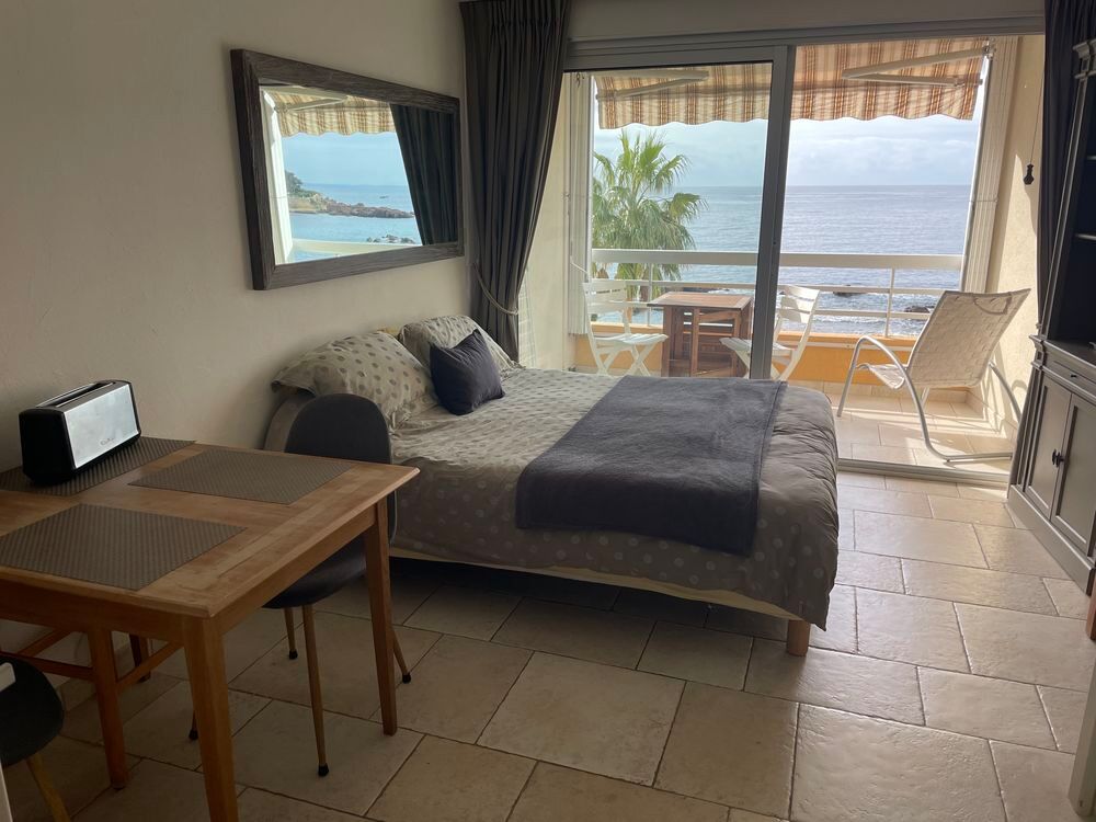   studio pieds dans l eau Provence-Alpes-Côte d'Azur, Saint-Raphaël (83700)
