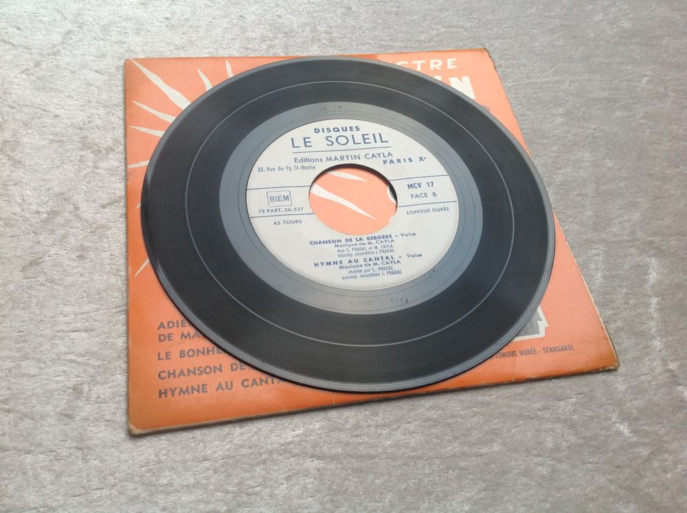 ORCHESTRE MARTIN CAYLA DISQUE 4 TITRES Envoi Possible
CD et vinyles