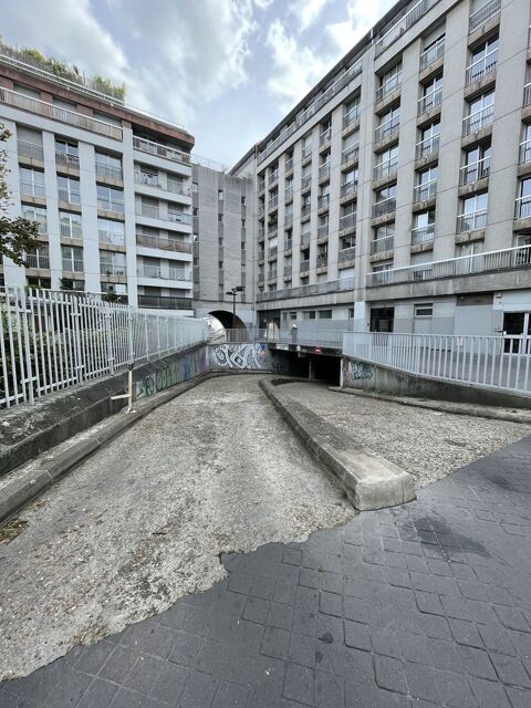  Parking / Garage  louer 2 m