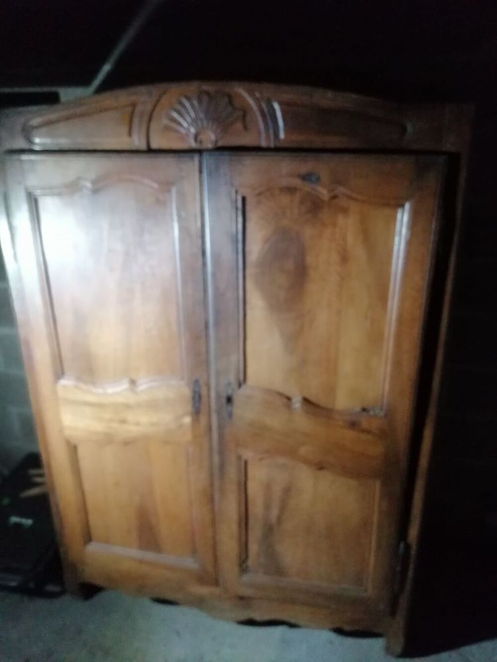 Armoire en bois massif Meubles