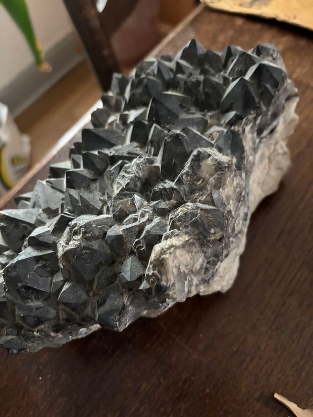 GROUPE DE CRISTAUX DE QUARTZ FUME 