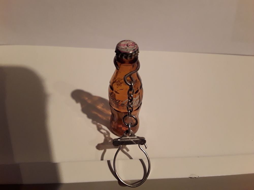Un Ancienne Porte cl&eacute; coca cola 