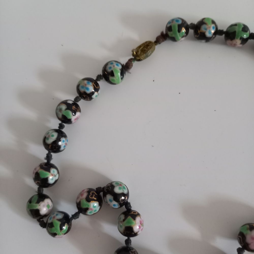 perles, motif fleur, cloisonn&eacute;es mont&eacute;es en collier 45 perle Bijoux et montres