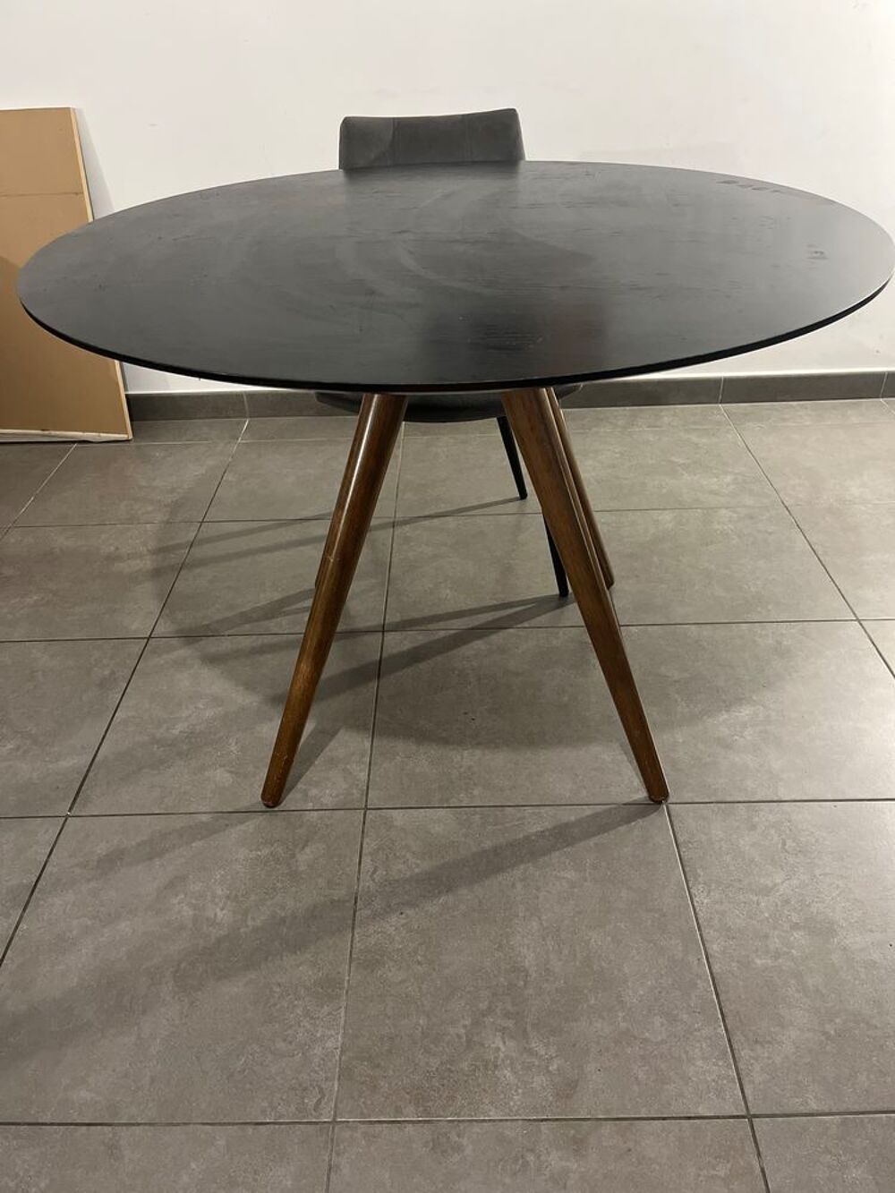 Table &agrave; manger &agrave; d&eacute;battre Meubles