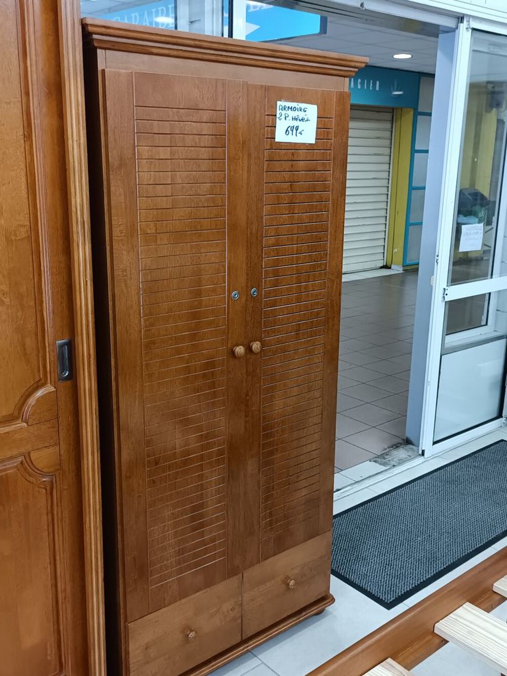 Armoire 2 portes en h&eacute;v&eacute;a Meubles