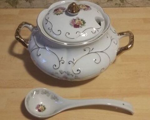  belle soupire en porcelaine neuve vendue avec sa cuilliere 25 vry (91)