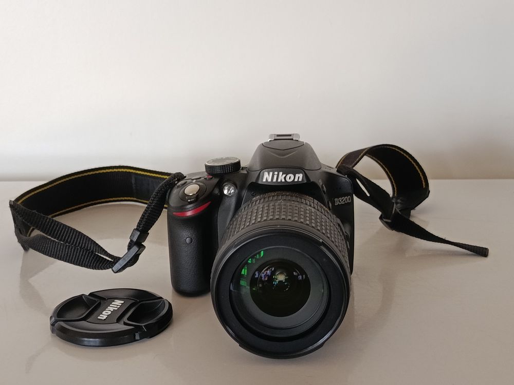 Nikon D3200 + 18-105mm, - de 11k d&eacute;clenchements
Kit complet Photos/Video/TV