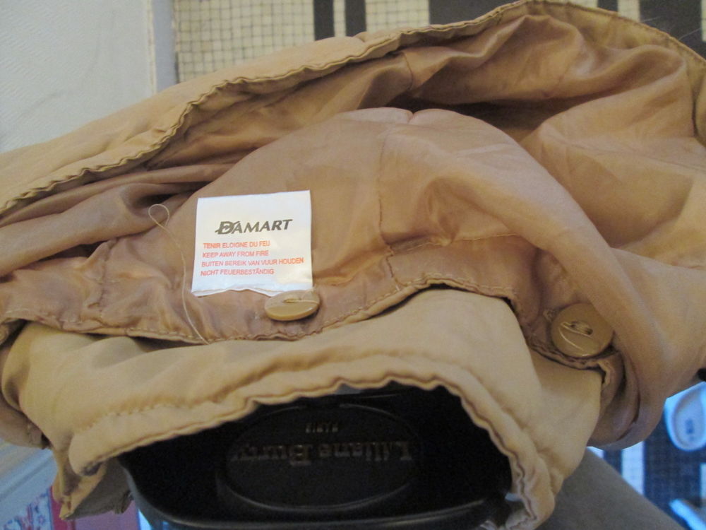 Manteau beige &agrave; capuche amovible Neuf taille 38 Vêtements