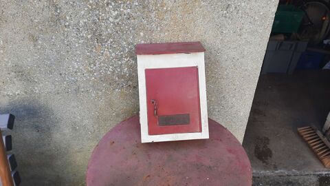 Ancienne bote aux lettres 20 Auvers-Saint-Georges (91)