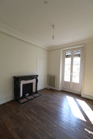  Appartement à louer 2 pièces 60 m²