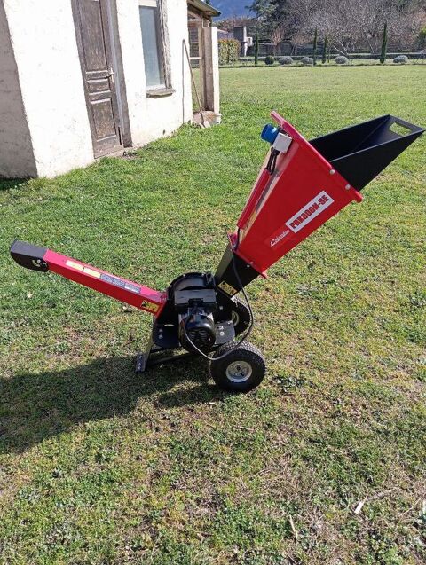 Broyeur �lectrique de branches 400 Est�nos (31)