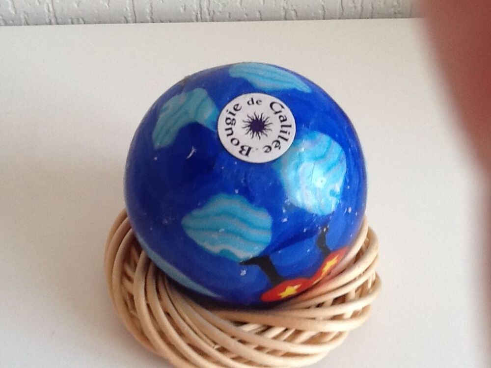 BOUGIE de GALILEE sur socle osier D�coration