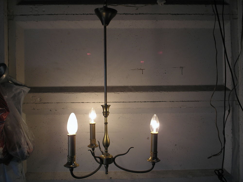  JOLI LUSTRE 3 BRANCHES EN LAITON Electroménager