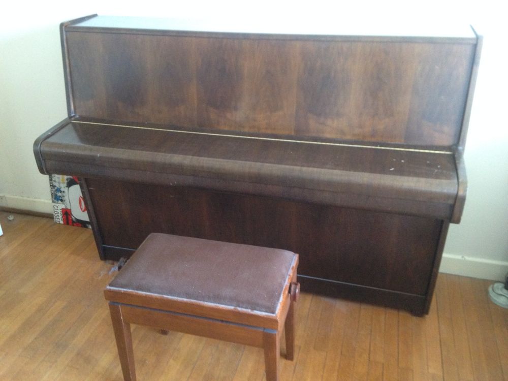 Piano droit Instruments de musique