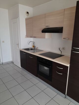  Appartement à louer 4 pièces 79 m²