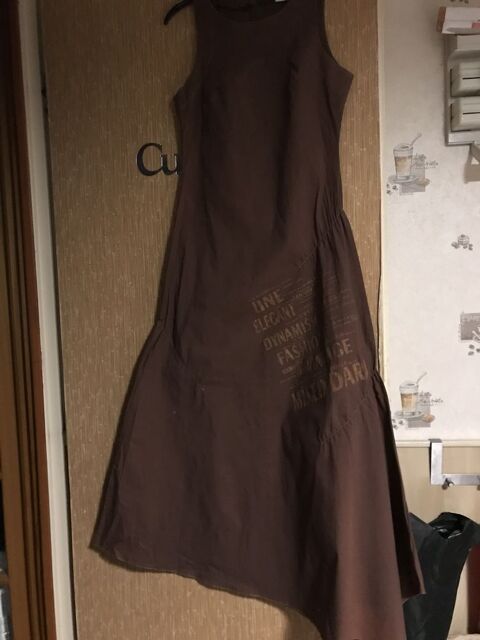 ROBE LONGUE MARRON inscription CHATAIGNE  T. 38/40 12 Saint-Genis-Laval (69)