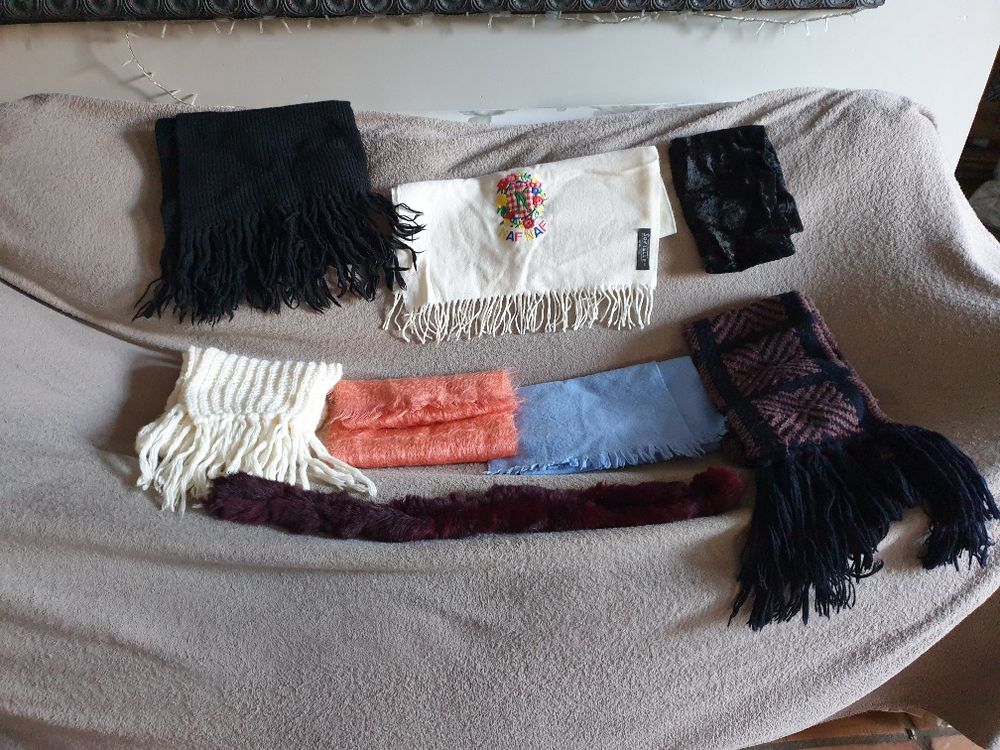 Echarpes en laine avec franches
Vêtements