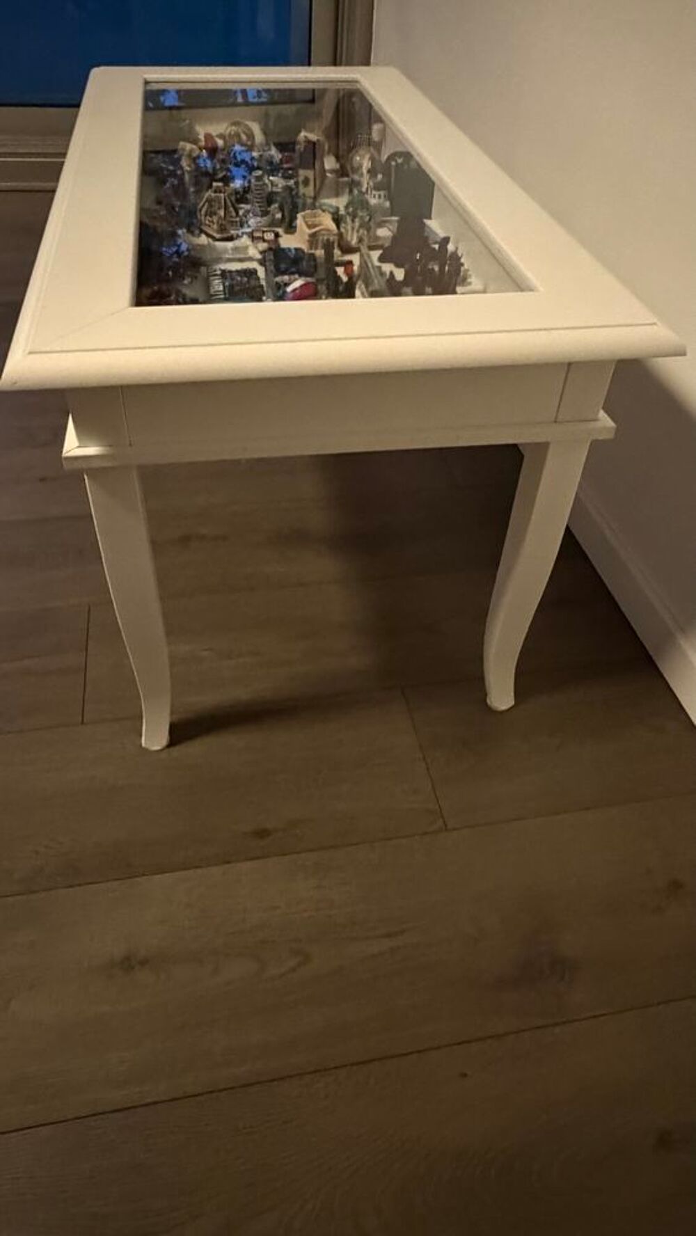 Table basse en bois avec plateau vitr&eacute; Meubles