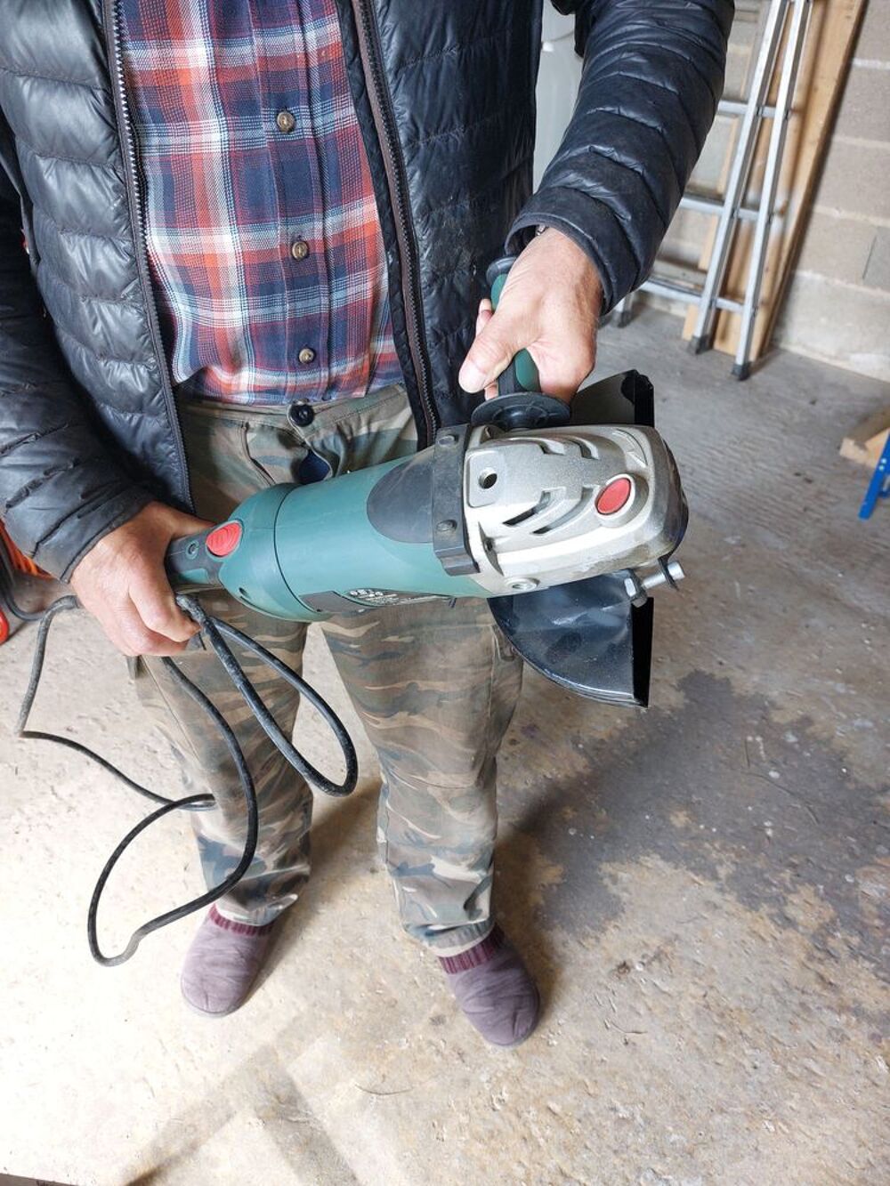MEULEUSE D'ANGLE 230 mm 2200W Bricolage