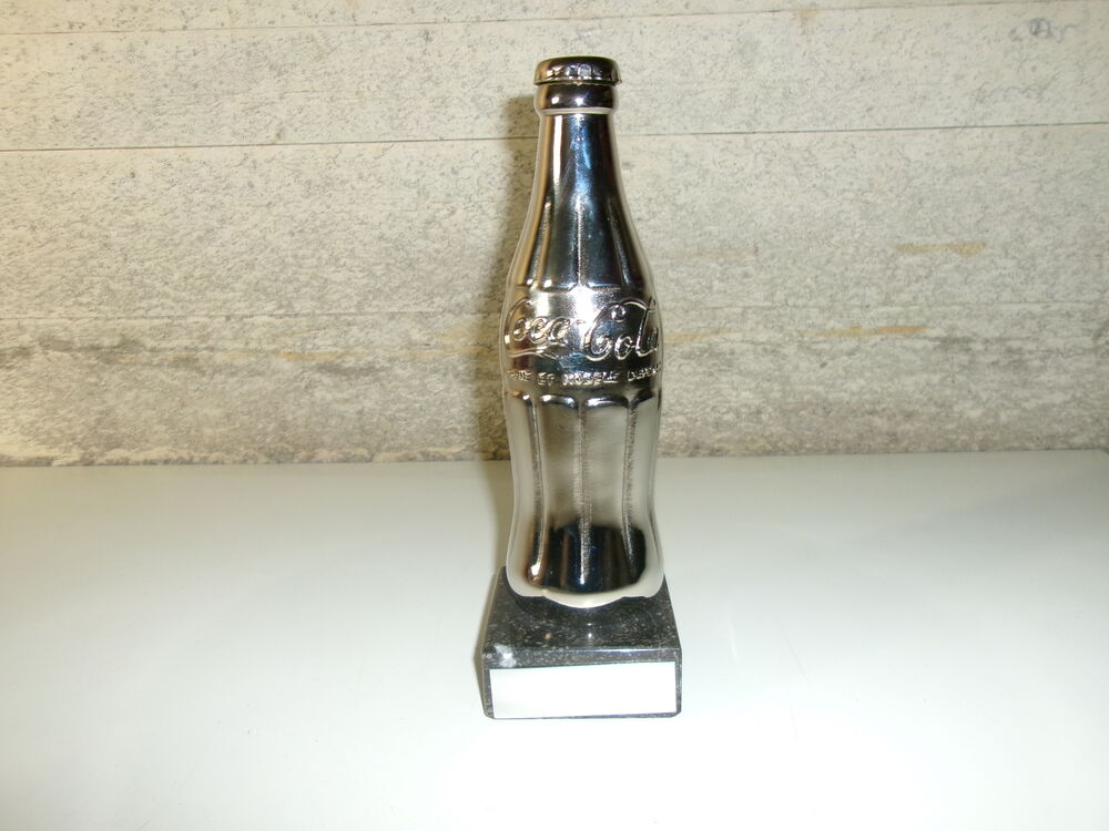 Troph&eacute;e Bouteille Coca Cola en m&eacute;tal argent&eacute; neuf 