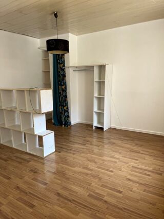  Appartement à louer 1 pièce 32 m²