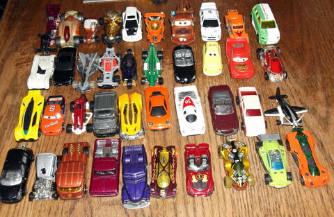lot de 110 voitures miniatures. 30 Wattrelos (59)