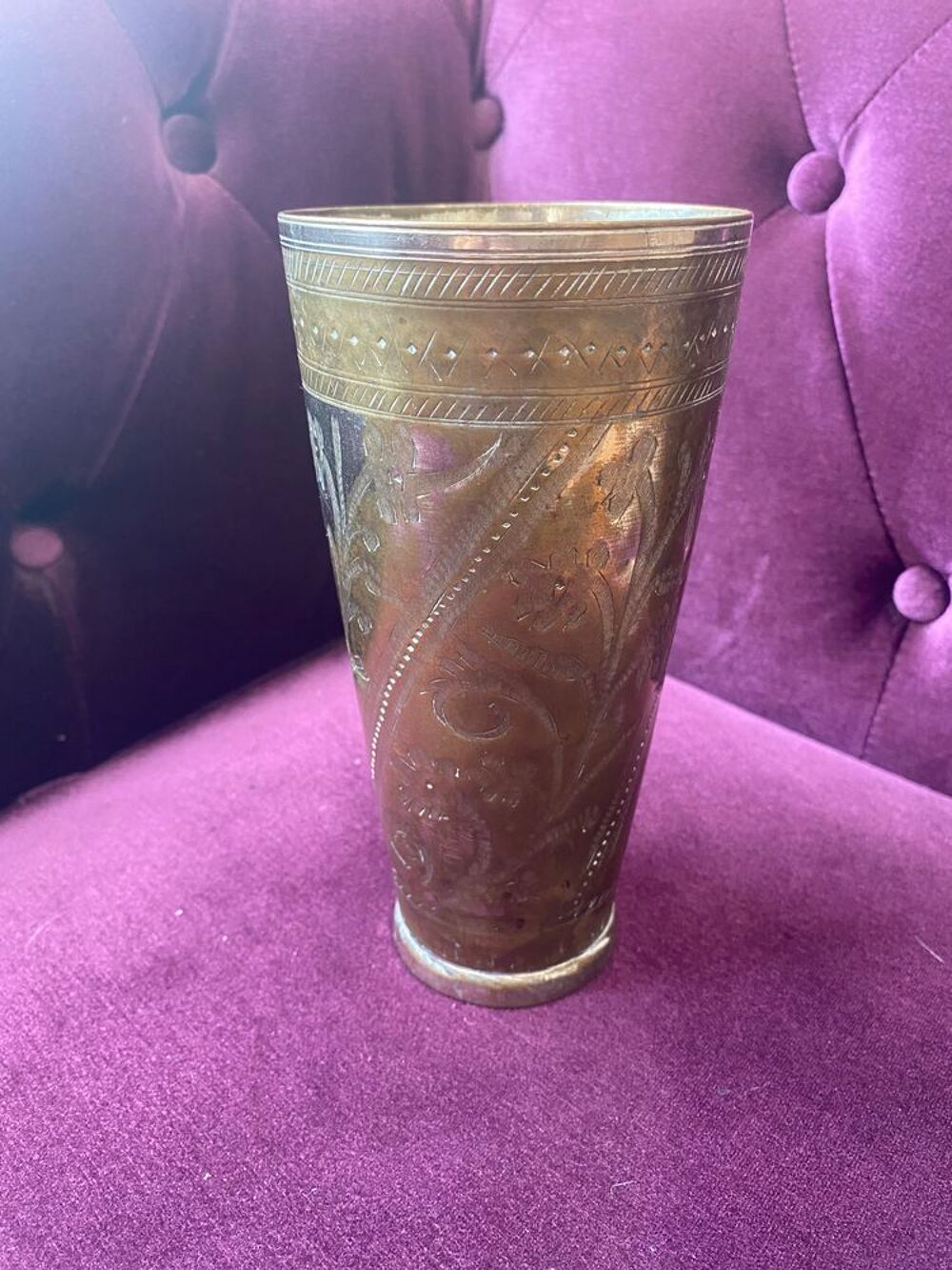 Verre avec gravure florale 