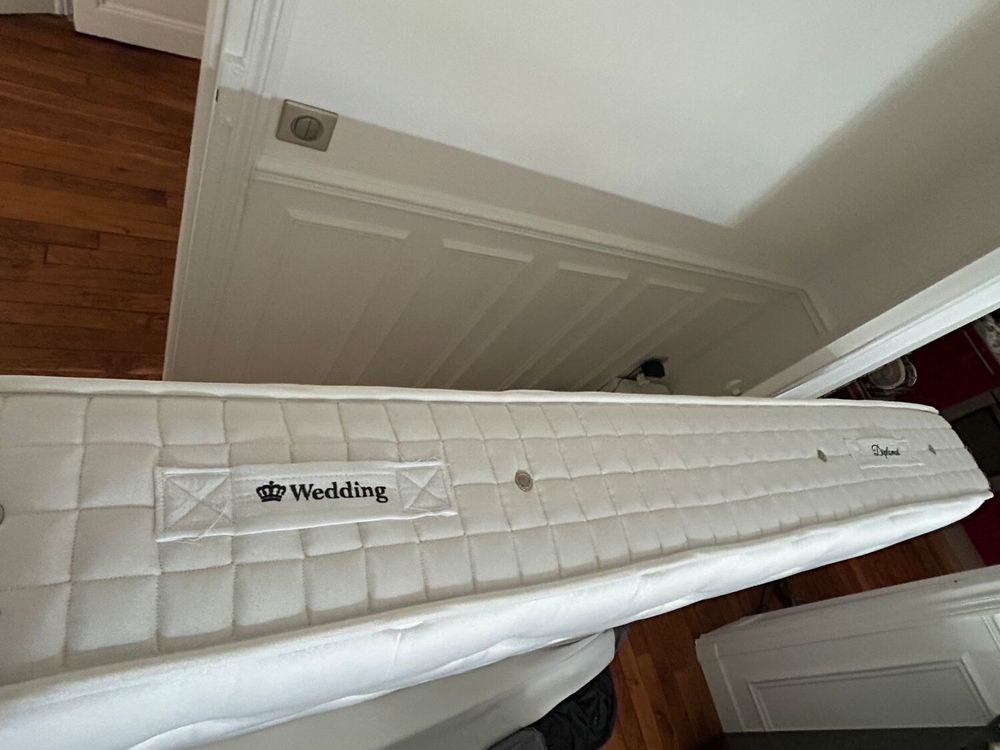 Matelas Wedding Diplomat COMME NEUF
Meubles