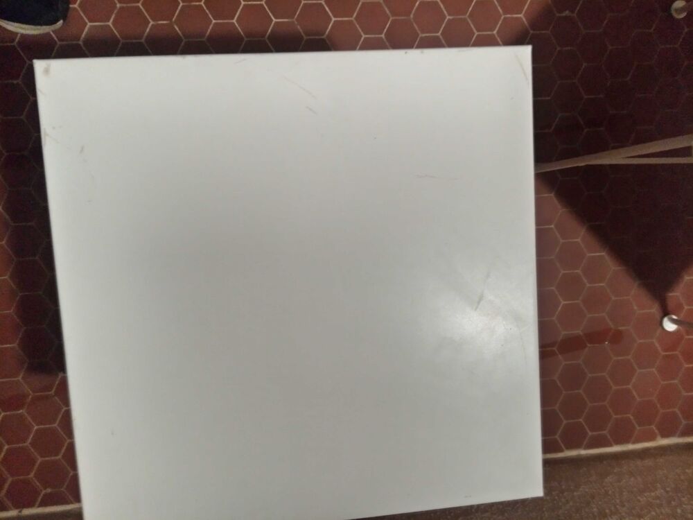 deux tables m&eacute;tal blanche Meubles