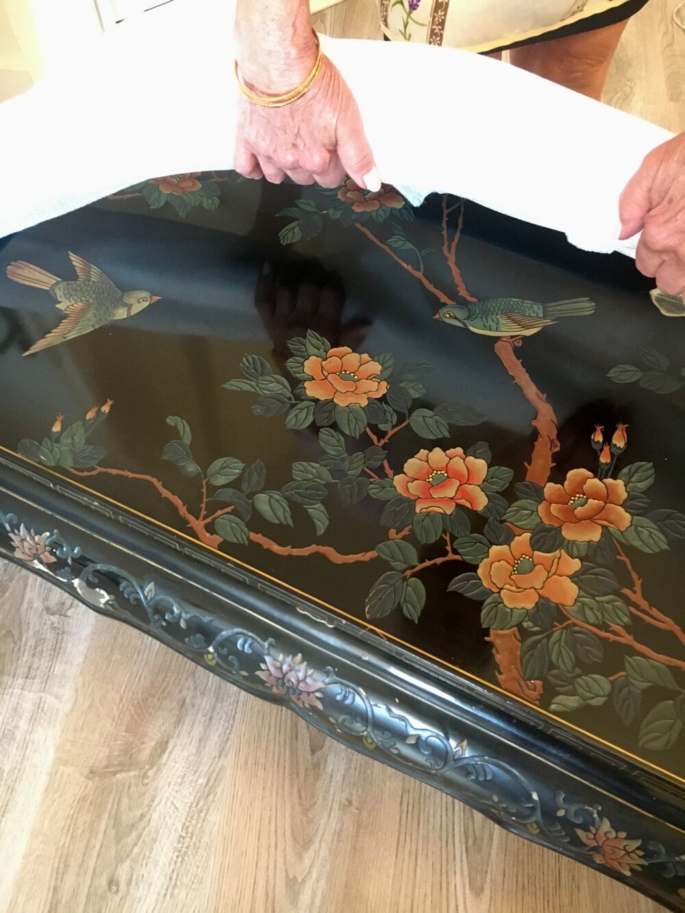 table chinoise de salon 
l 
Meubles