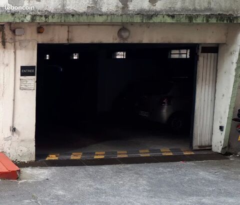  Parking / Garage  louer 10 m