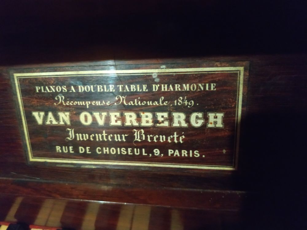 Donne piano droit baroque Instruments de musique