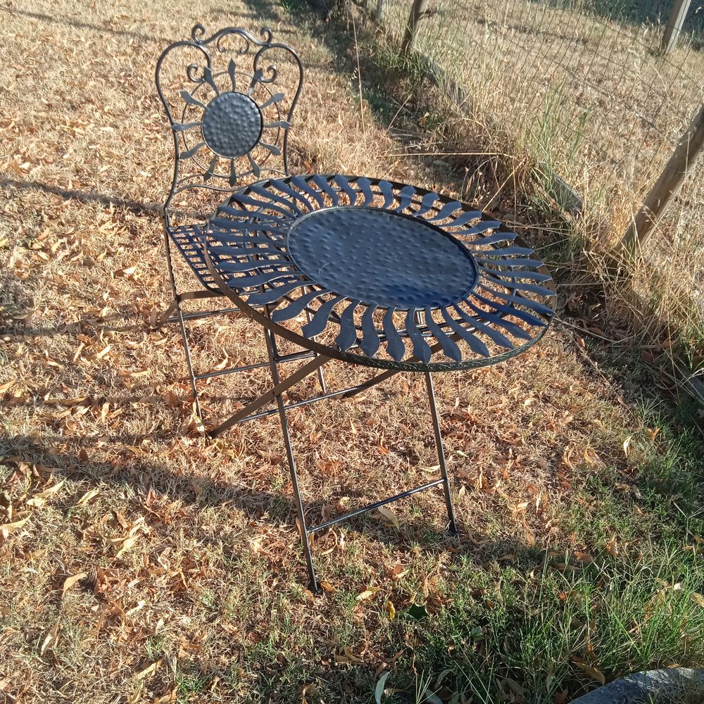 Table pliante et une chaise metal pour terrasse ou jardin Jardin
