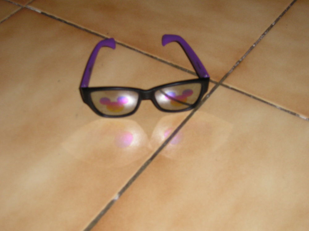 Lunettes de soleil DISNEY
Bijoux et montres