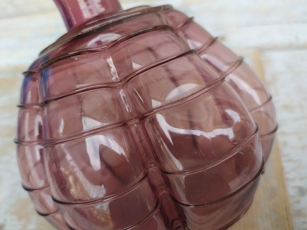 Vase D&eacute;but XX&egrave;me Verre Souffl&eacute; Bulbeux Couleur Lie de Vin 
