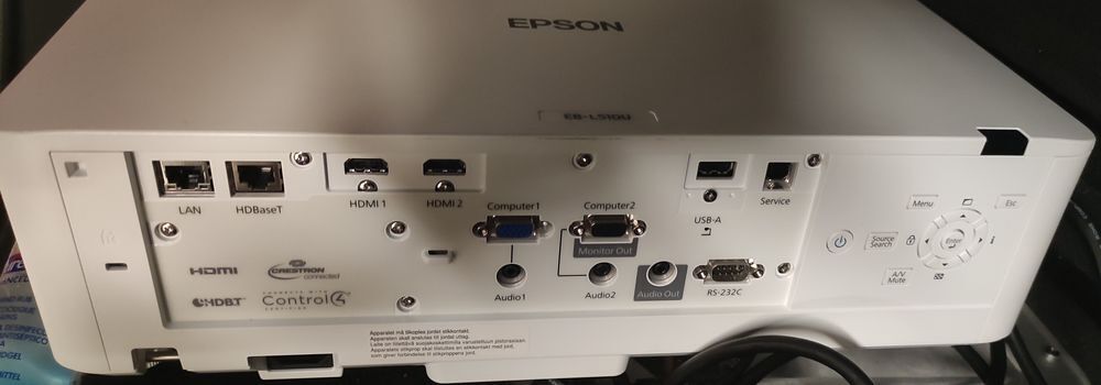 Vid&eacute;oprojecteur marque Epson laver Photos/Video/TV
