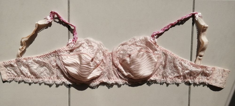 Lingerie nacr&eacute;e en dentelle de Calais taille 38 Jamais port&eacute; Vtements