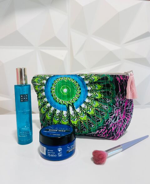 Grande trousse de toilette ou maquillage 18 Saint-Fran�ois (97)