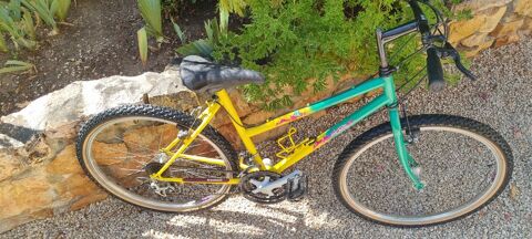 BEAU VELO  FEMME EN BON ETAT 60 Bandol (83)