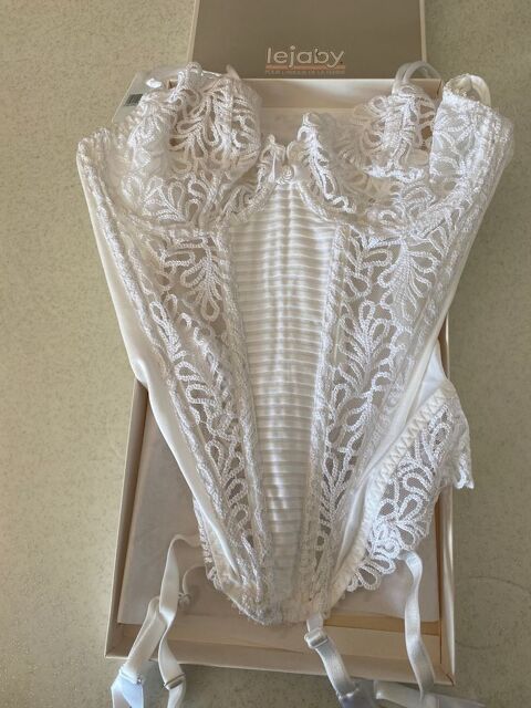 GUEPIERE BLANCHE EN DENTELLE  LEJABY  85 C NEUF Sainte-Anastasie-sur-Issole (83)